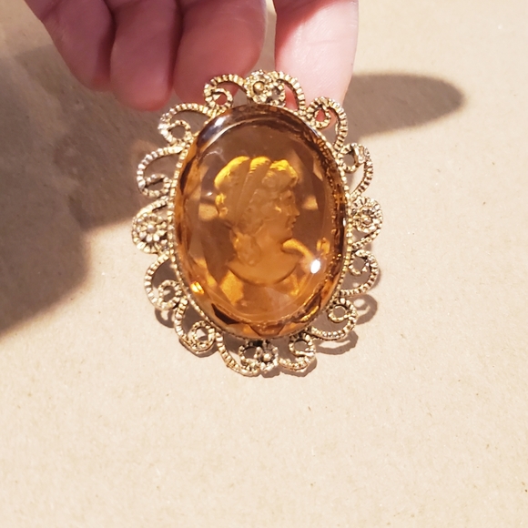 Vintage Intaglio Glass Amber Cameo Pendant - Picture 2 of 11